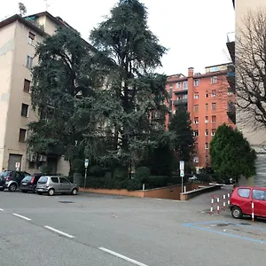 Tra Le Torri - Ampia Stanza Privata In Con Bagno Privato Accessibile Da Corridoio Bolonia